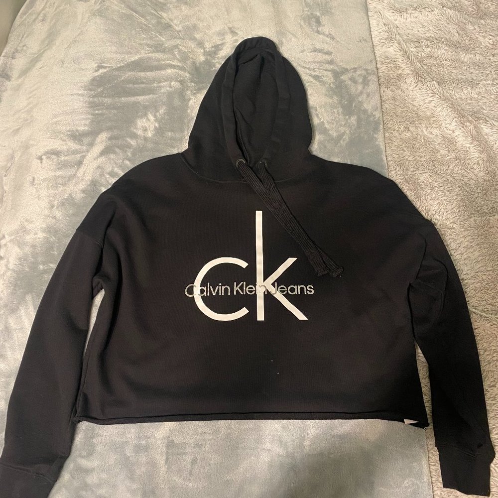 Long-Sleeve Calvin Klein Sweatshirt